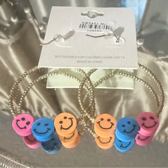 🐿️ Colorful Smiley Face Hoop Earrings- BOUTIQUE-NEW -$10 - Picture 2 of 3